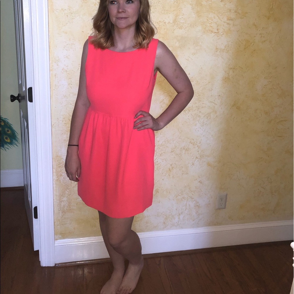 Adorable pink dress 🌷